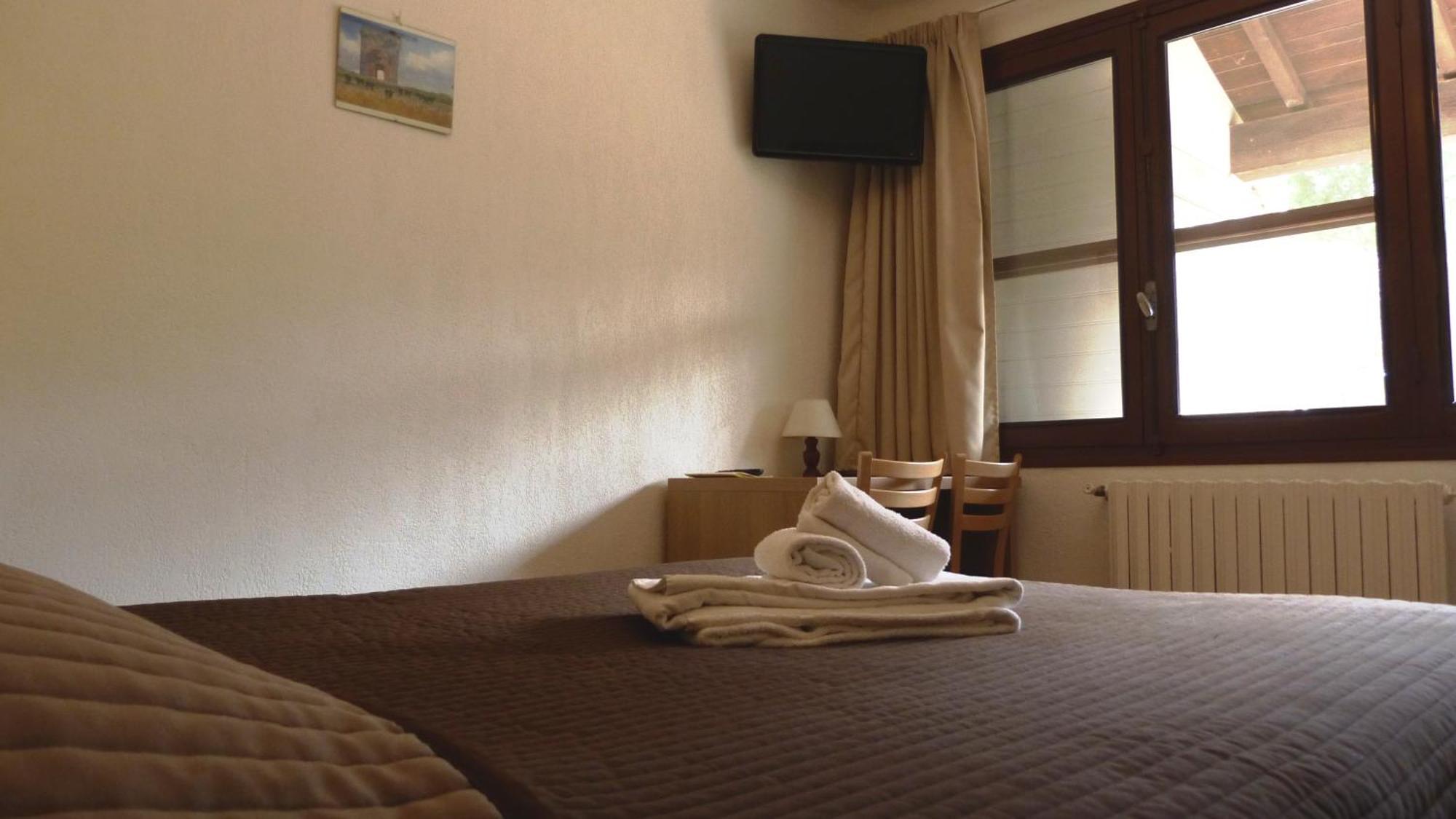 Lou Garbin Hotel Saint-Laurent-d'Aigouze Room photo